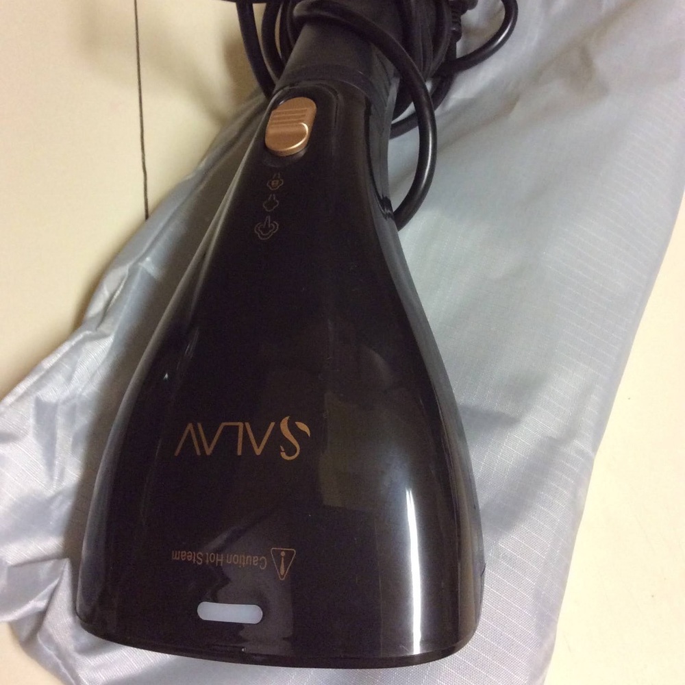 Hand held steamer
